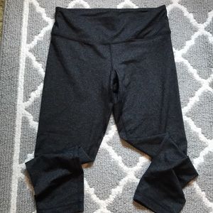 ❗️SOLD❗️ Athletic pant capris style